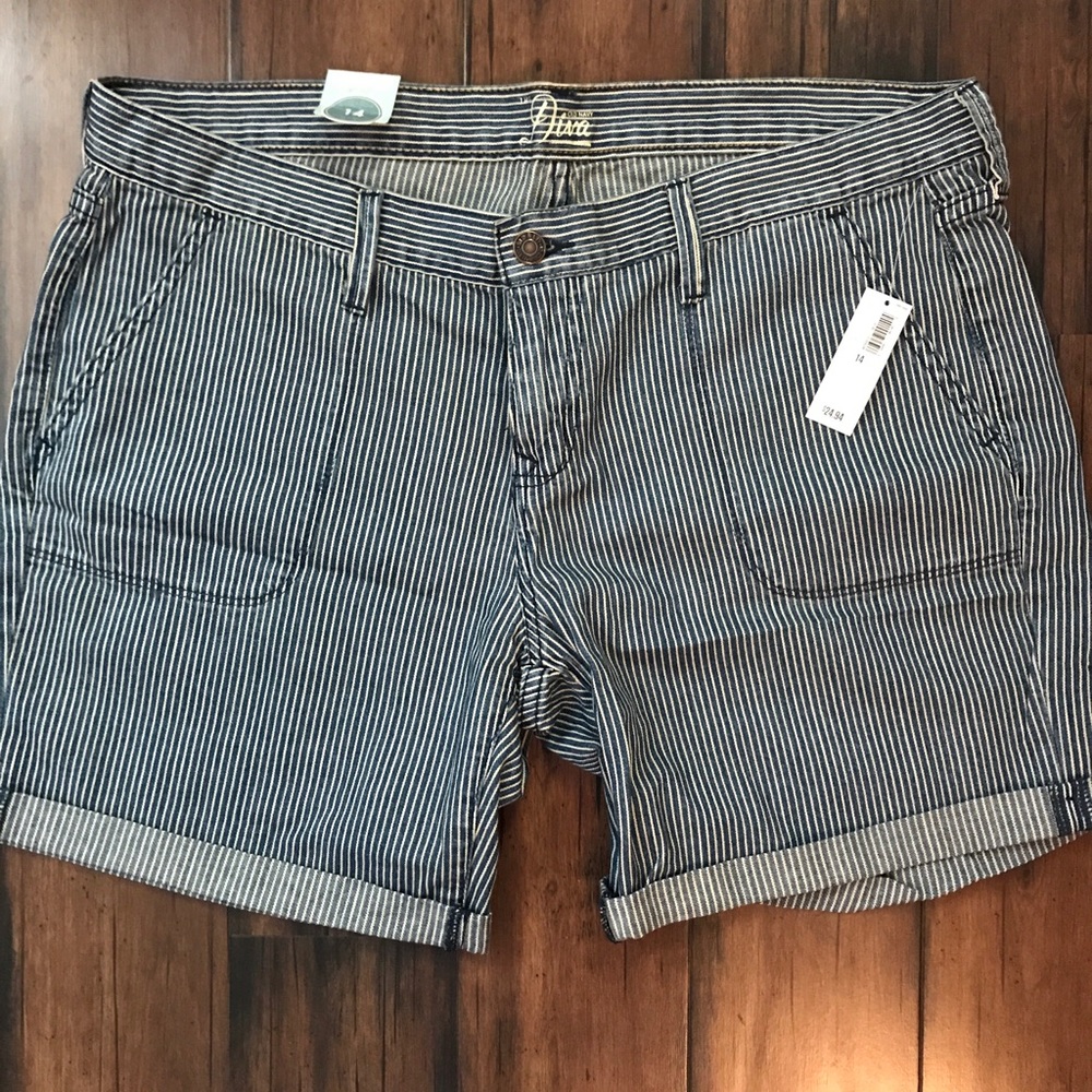 Old Navy Size 14 striped shorts